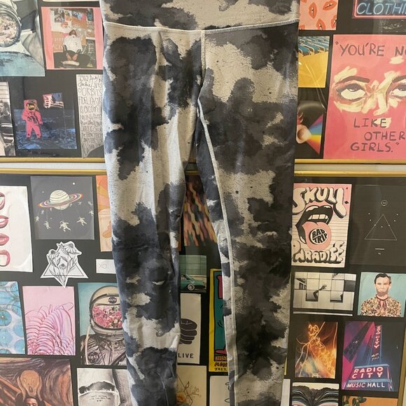 Gray Tie Dye Abstract Patterned Lululemon Leggings - Picture 1 of 4